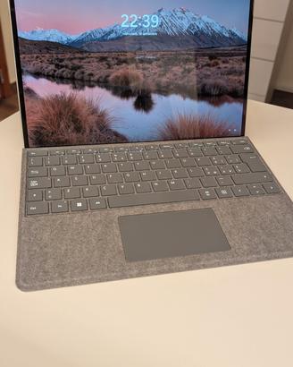 Microsoft Surface 8 Pro I7 completo di accessori