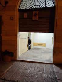 Locale con seminterrato per uso deposito o