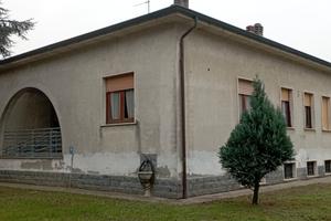 Villa indipendente con giardino e terreno edificab