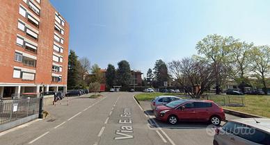 Stanza ad Albiate con posto auto libera subito