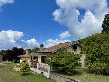 Villa di 310 m² con più di 5 locali e box auto dop