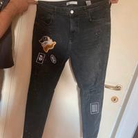 Jeans neri strappati vernice Zara