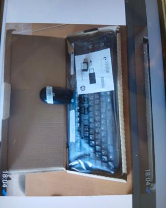 tastiera nuova HP con mouse e chiavetta wireless 