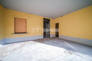 Stabile - Palazzo a Cairate 6 locali