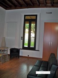 Ampio monolocale restaurato cent. storico piacenza