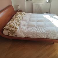 Letto matrimoniale di design in legno