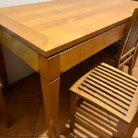 Tavolo da cucina con sedie