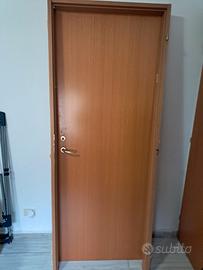 2 porte interno una con griglia  + porta ba6 sco