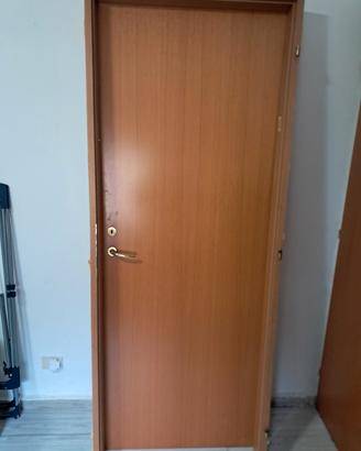 2 porte interno una con griglia  + porta ba6 sco