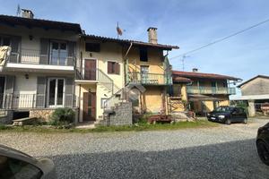 VILLA A SCHIERA A CUMIANA