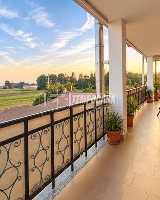 TRILOCALE COMPLETAMENTE RISTRUTTURATO CON BALCONE