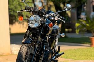 Triumph Bonneville T100black