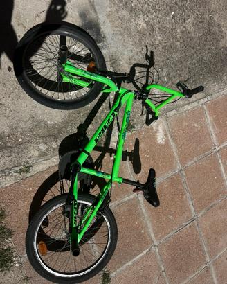 bmx costumizata verde