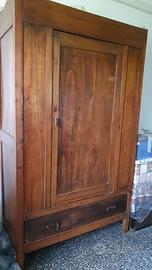 Armadio in legno antico