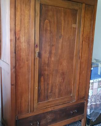Armadio in legno antico