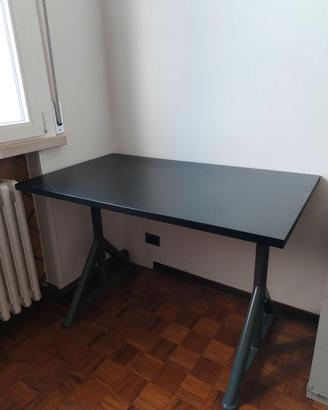 Scrivania Ikea Idasen