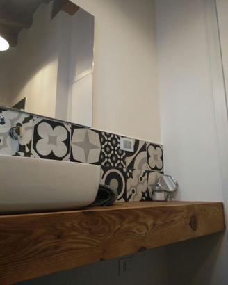 mensola bagno in legno vecchio sospesa