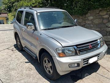 Ricambi Mitsubishi Pajero 01 V60 3200 TD 4M41