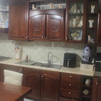 cucina completa di elettrodomestici in legno noce