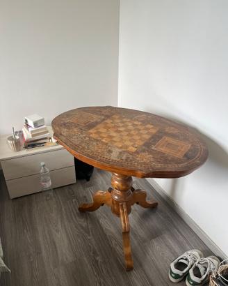Tavolo di legno antiquariato con scacchiera