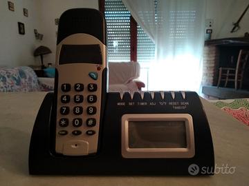 Telefono con radiosveglia e termometro incorporati