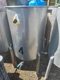 cisterna/serbatoio in acciaio inox con rubinetto