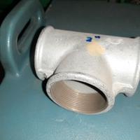 Gomito a T (o Te) a 90° ghisa zincata