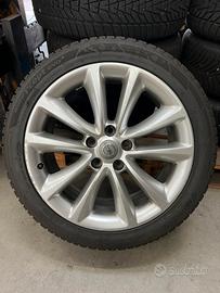 4 ruote con cerchi in lega oe Opel