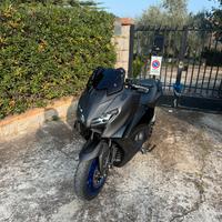 T max 560 icon black 2025 leggi