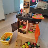 cucina con accessori 