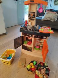 cucina con accessori 