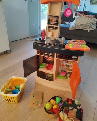 cucina con accessori 