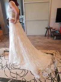 Vestito da sposa elegante e raffinato