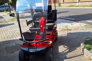 Scooter biposto con tettuccio