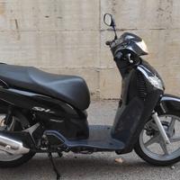 Honda SH 125 i – 2007 – 800€