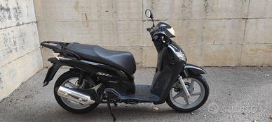 Honda SH 125 i – 2007 – 800€