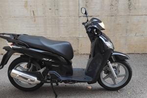 Honda SH 125 i – 2007 – 800€