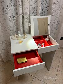 Toeletta IKEA Brimnes colore bianco con specchio