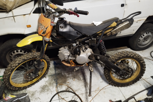 Pit bike con motore 150