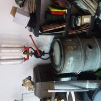 Pompa benzina con Ampolle e Barile anni 30