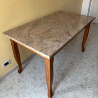 Tavolo da cucina con 4 sedie