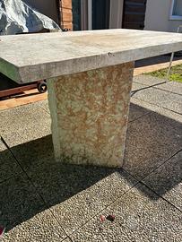 Tavolo in pietra
