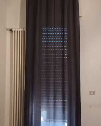 Tenda colore nero con borchie