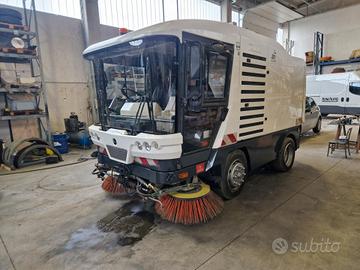 Spazzatrice stradale aspirante modello RAVO 540