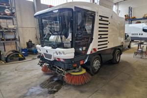 Spazzatrice stradale aspirante modello RAVO 540