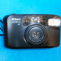 Nikon Zoom 200 AF formato 35mm.