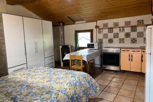 Monolocale con corridoio e bagno