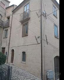 Casa singola a Morrone del Sannio su tre livelli