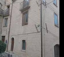 Casa singola a Morrone del Sannio su tre livelli