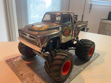 Tamiya RC Midnight Pumpkin con modifiche FPV